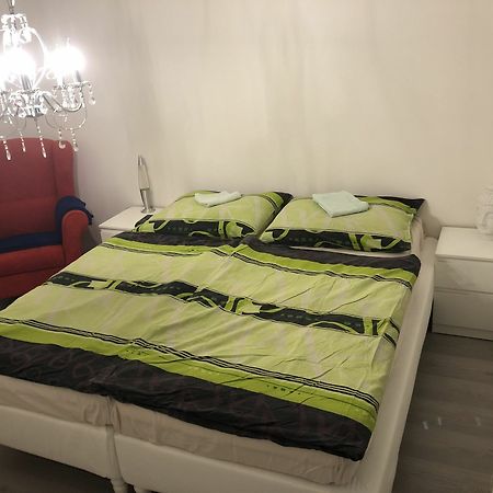 Circle Apartments Ipelska Братислава Экстерьер фото