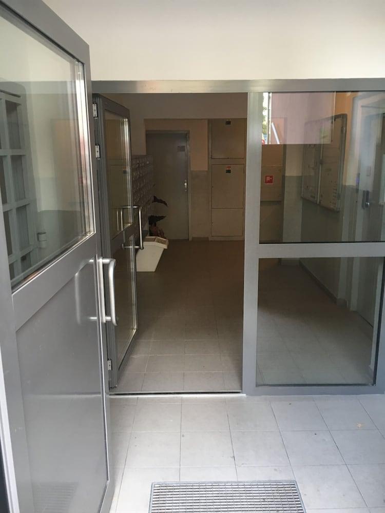 Circle Apartments Ipelska Братислава Экстерьер фото