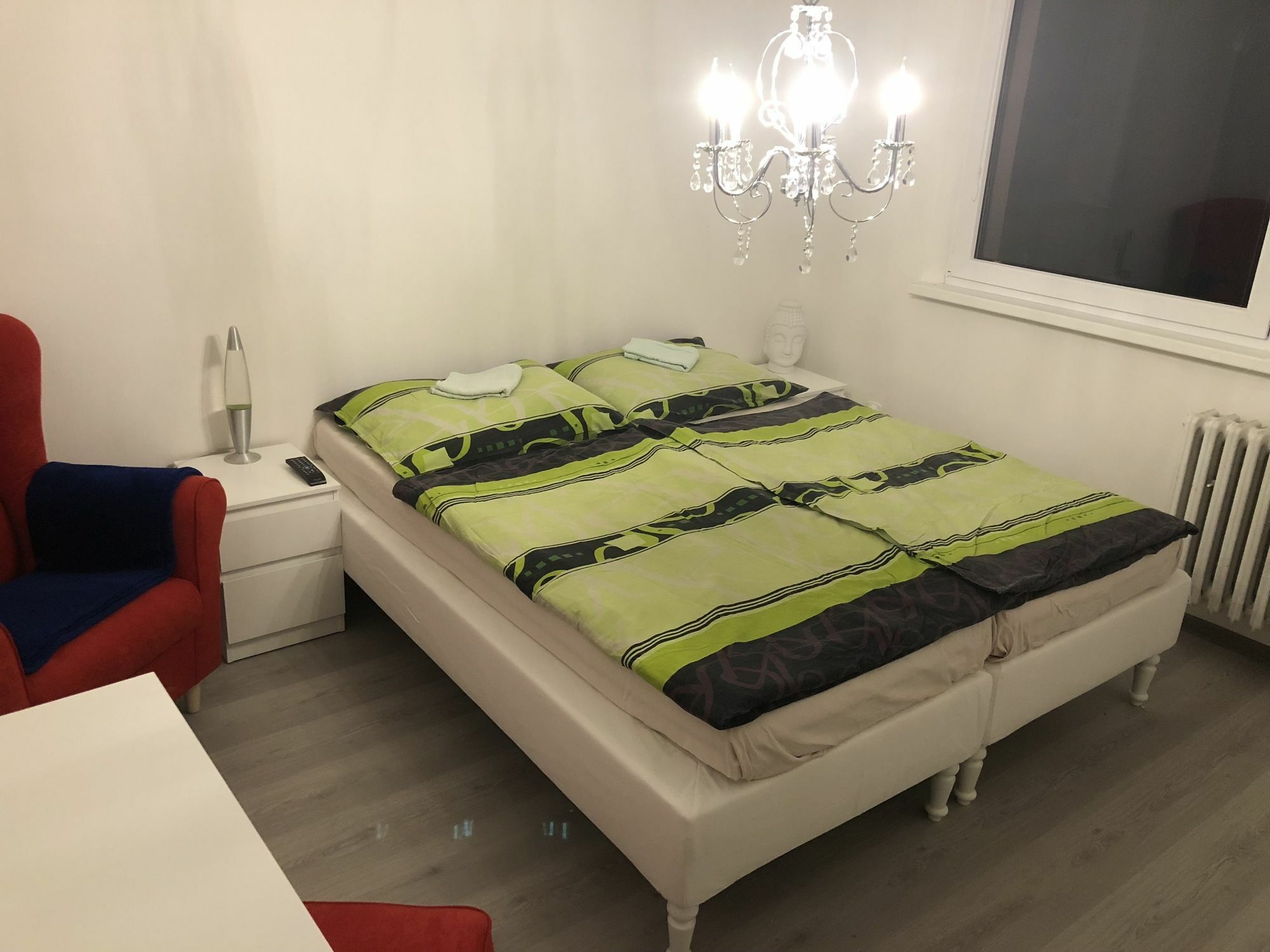 Circle Apartments Ipelska Братислава Экстерьер фото